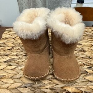 Unisex Infant Cayden Ugg Baby Boots Boots. Excellent Condition  with box Sz 01